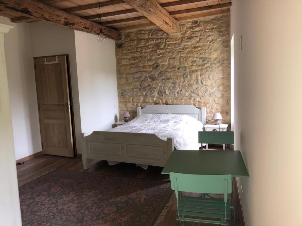 Chambre Du Tilleul - Charme, Confort Et Piscine Sigonce Exteriör bild
